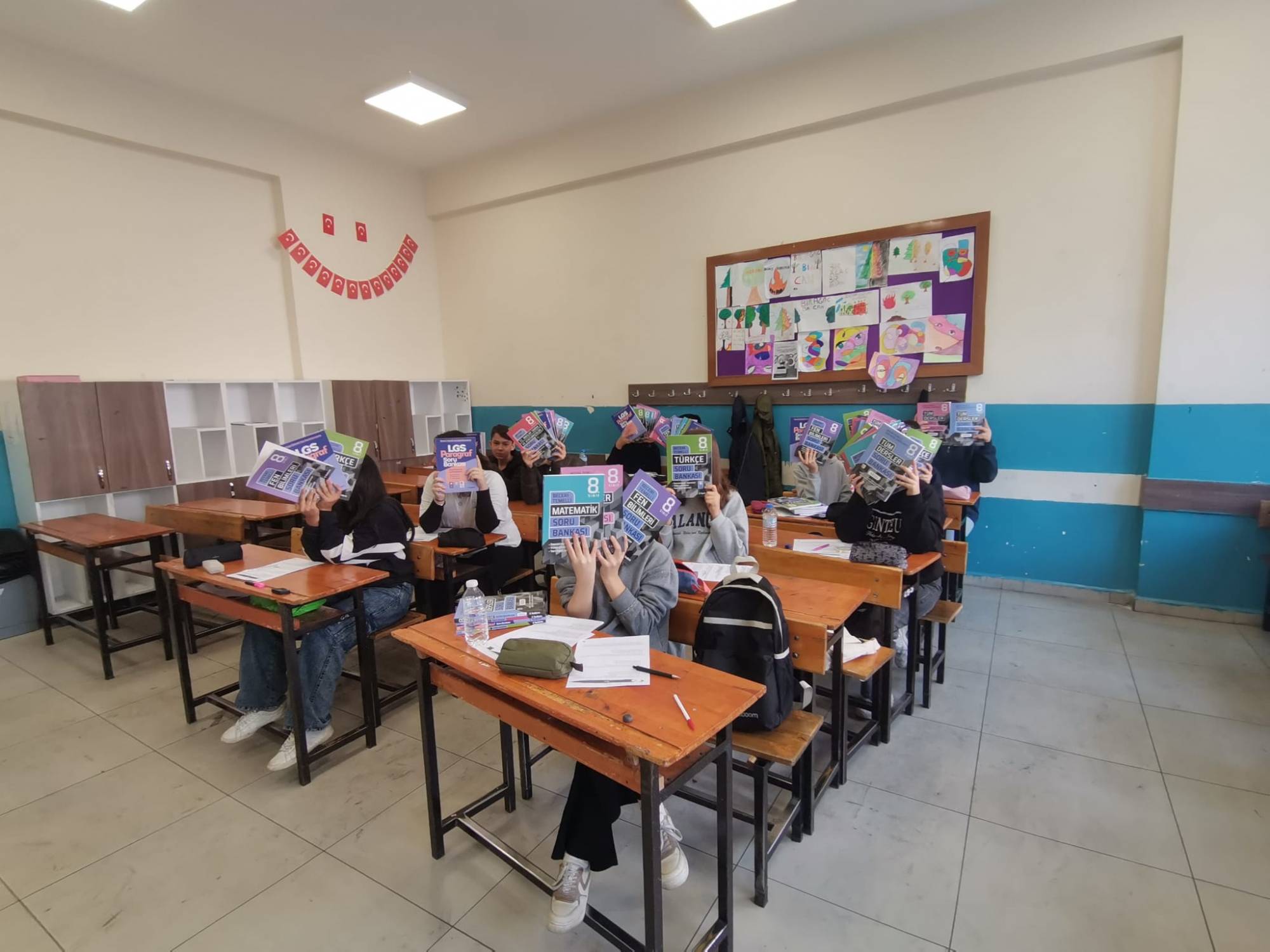 2025 Yılı Afyonkarahisar Sandıklı Cumhuriyet Ortaokulu Öğrencilerine Yardımcı Kaynak Kitap Desteği